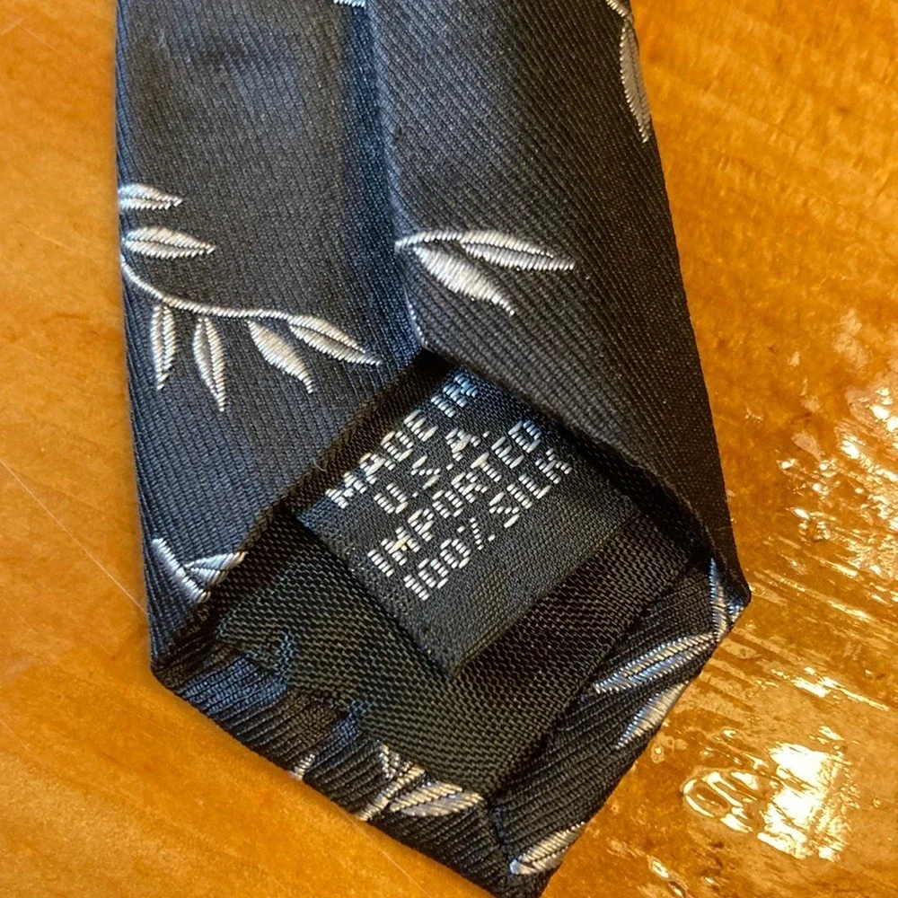 Geoffrey Beene Mens‎ Silk Tie Gray Silver Leaf Vine Pattern Formal Business Boho